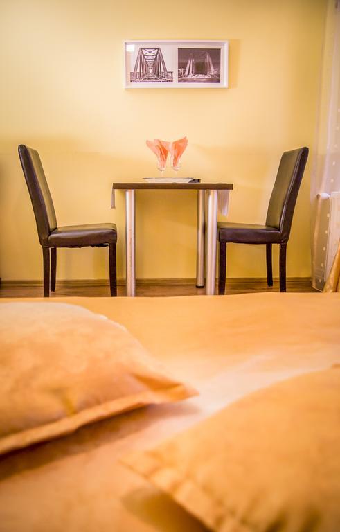 Hotel Eos ブカレスト 部屋 写真